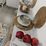 Naima House דירה